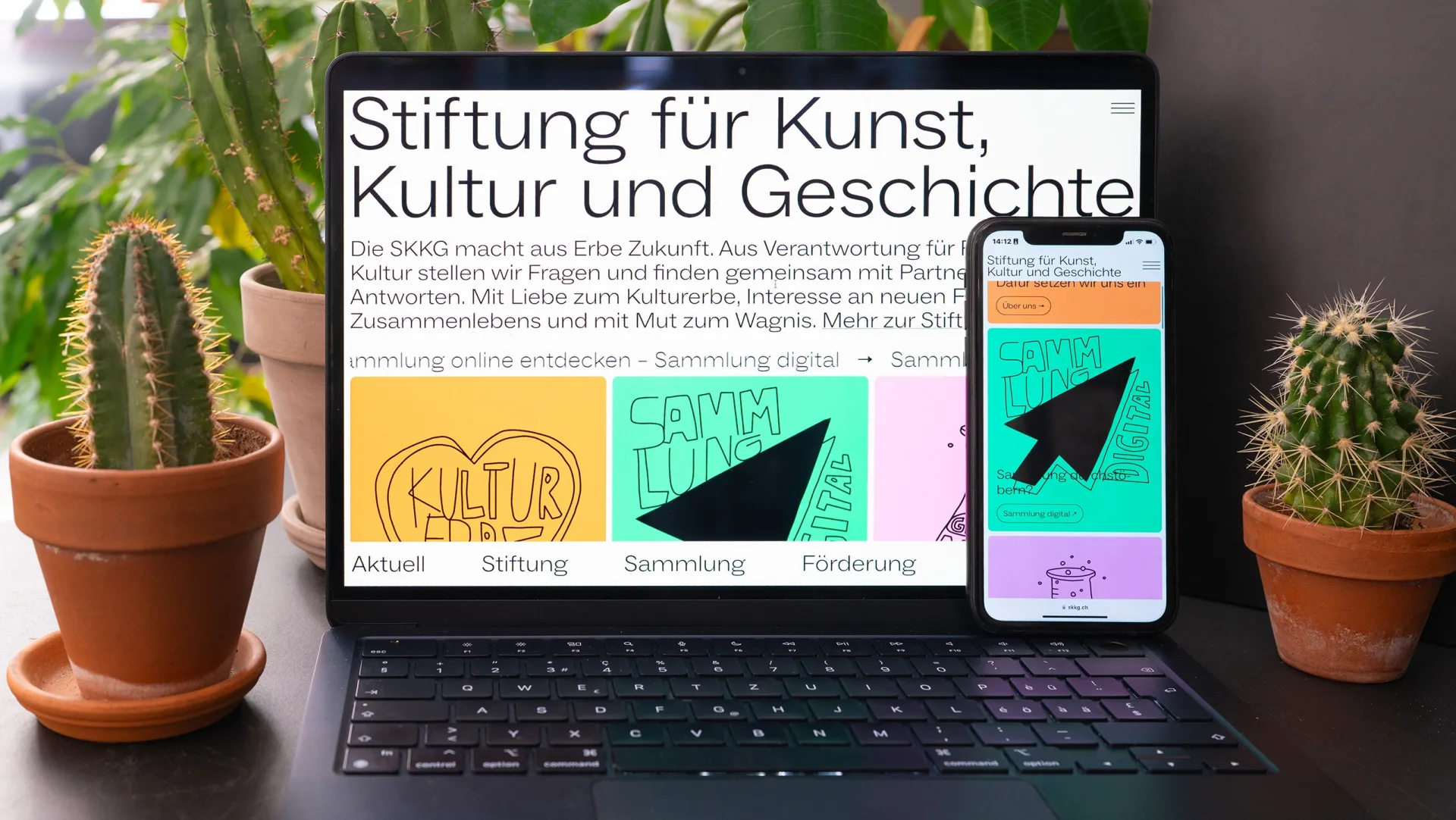 SKKG-Website auf dem Laptop und Handy