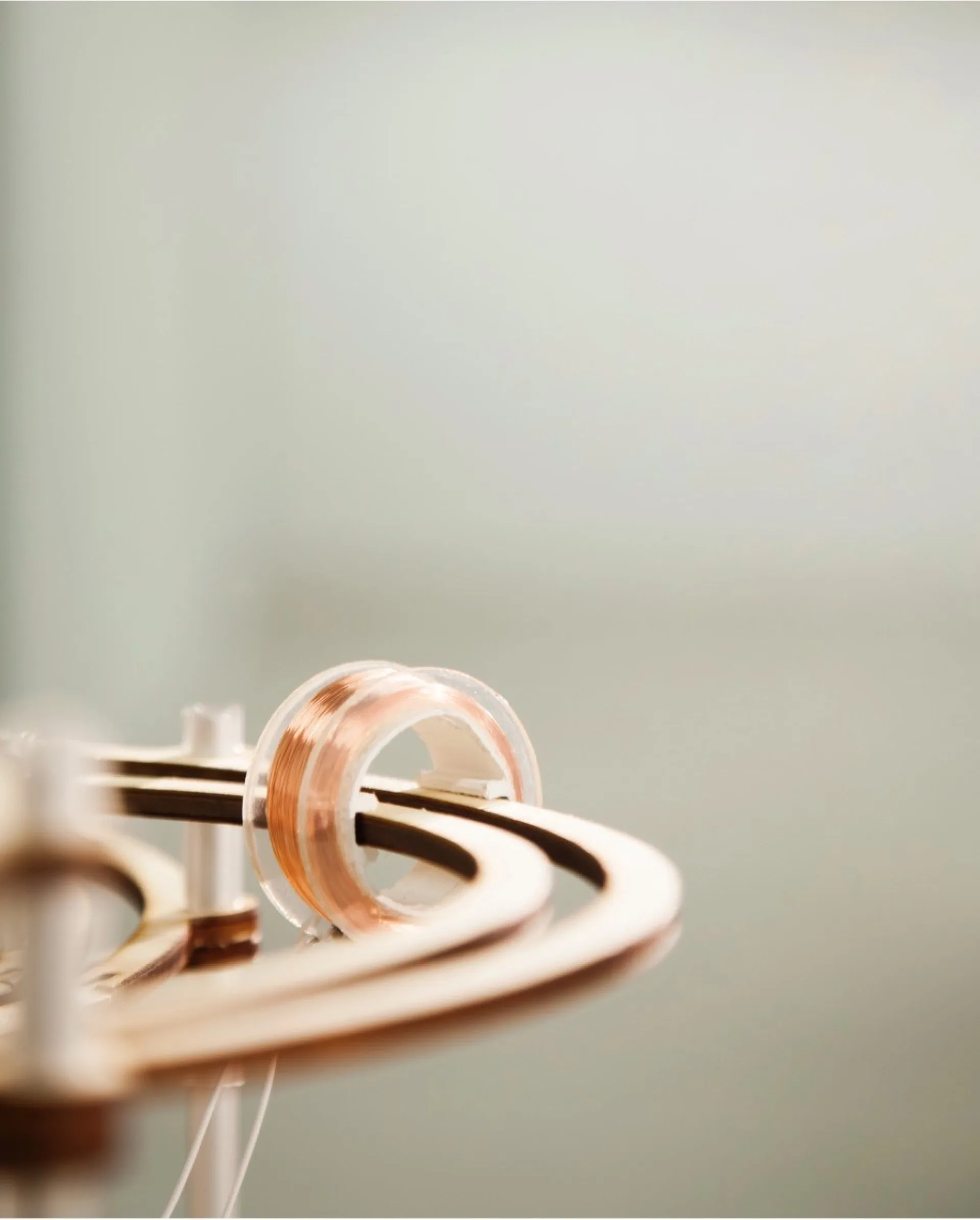 Detailansicht einer Spule in einer Kurve der Kugelbahn