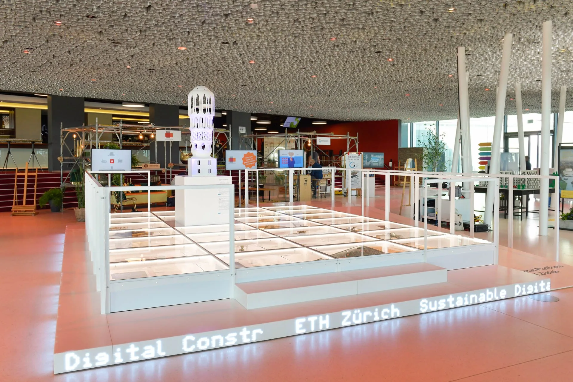 Totale Ansicht auf die Digital Platform ohne Bescher:innen