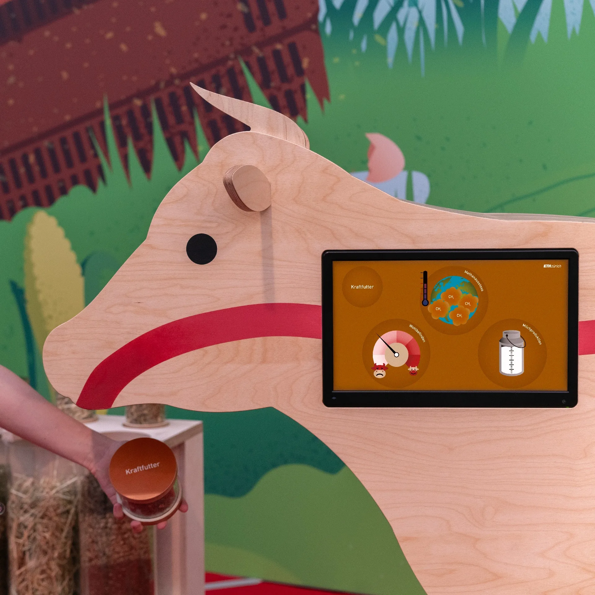 Blick auf den Bildschirm, der in der Klima-Kuh verbaut ist.