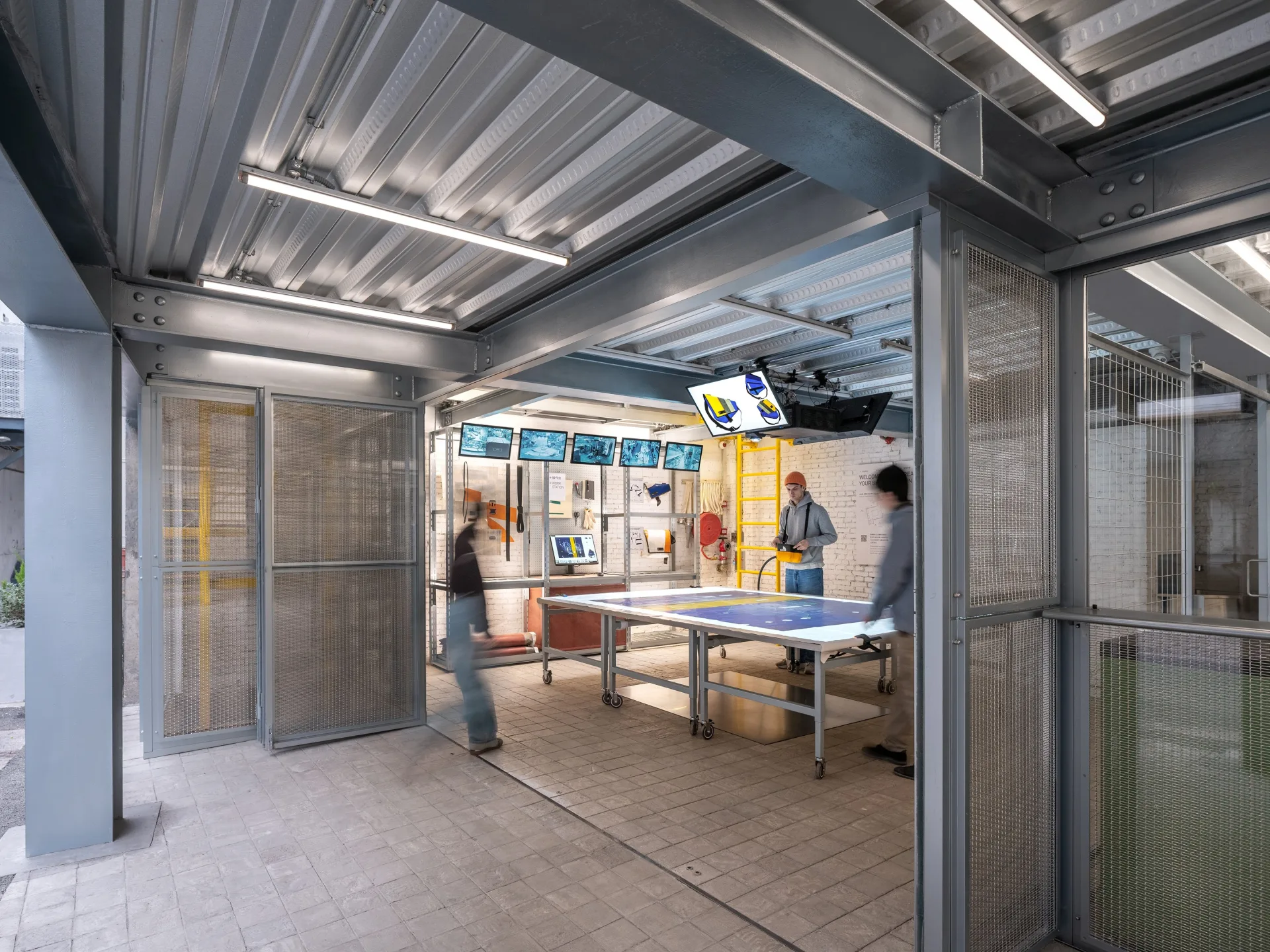 Interaktive Installation «F-CUT LIVE» im F-STORE in Shanghai