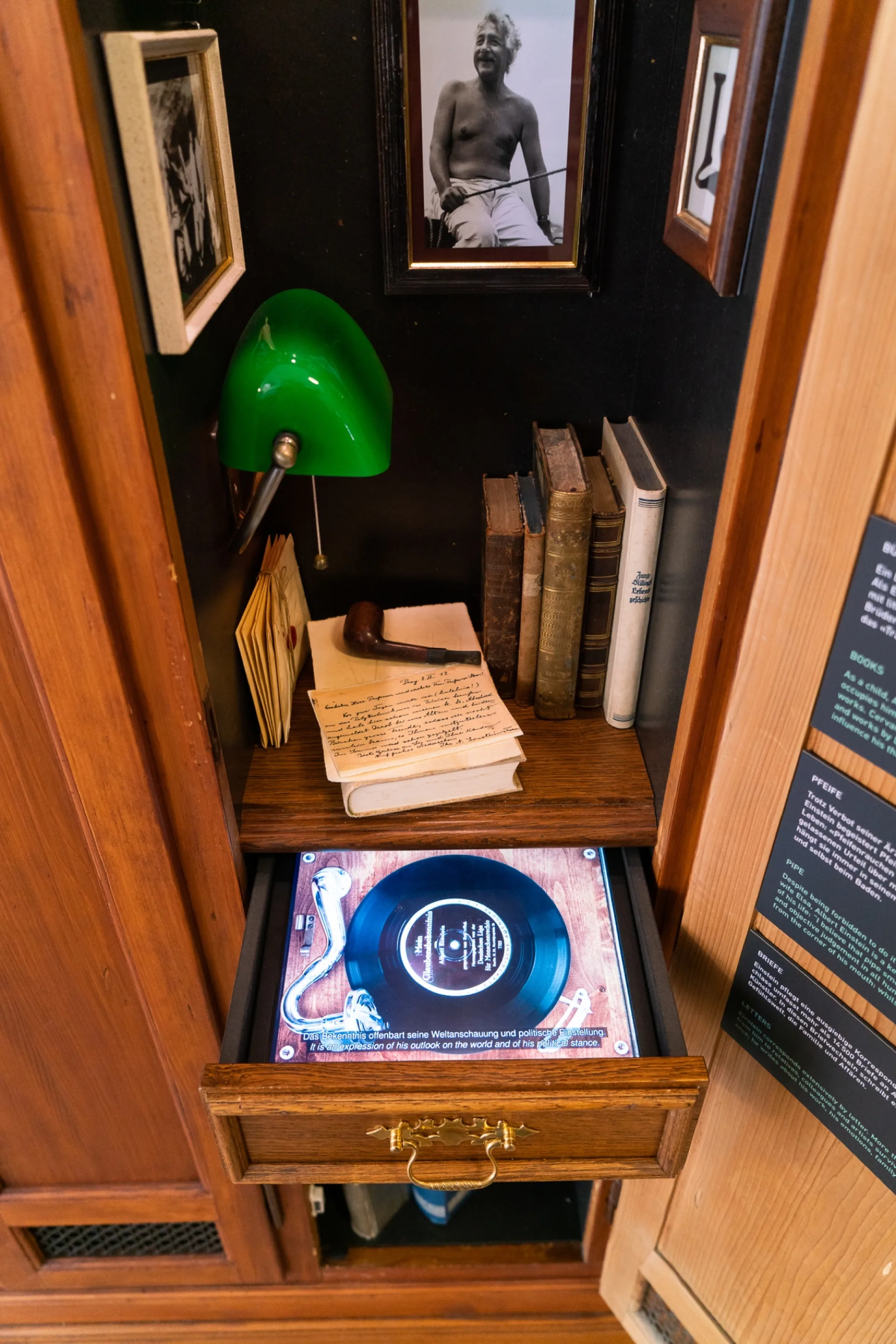 03 einsteins spind 1440