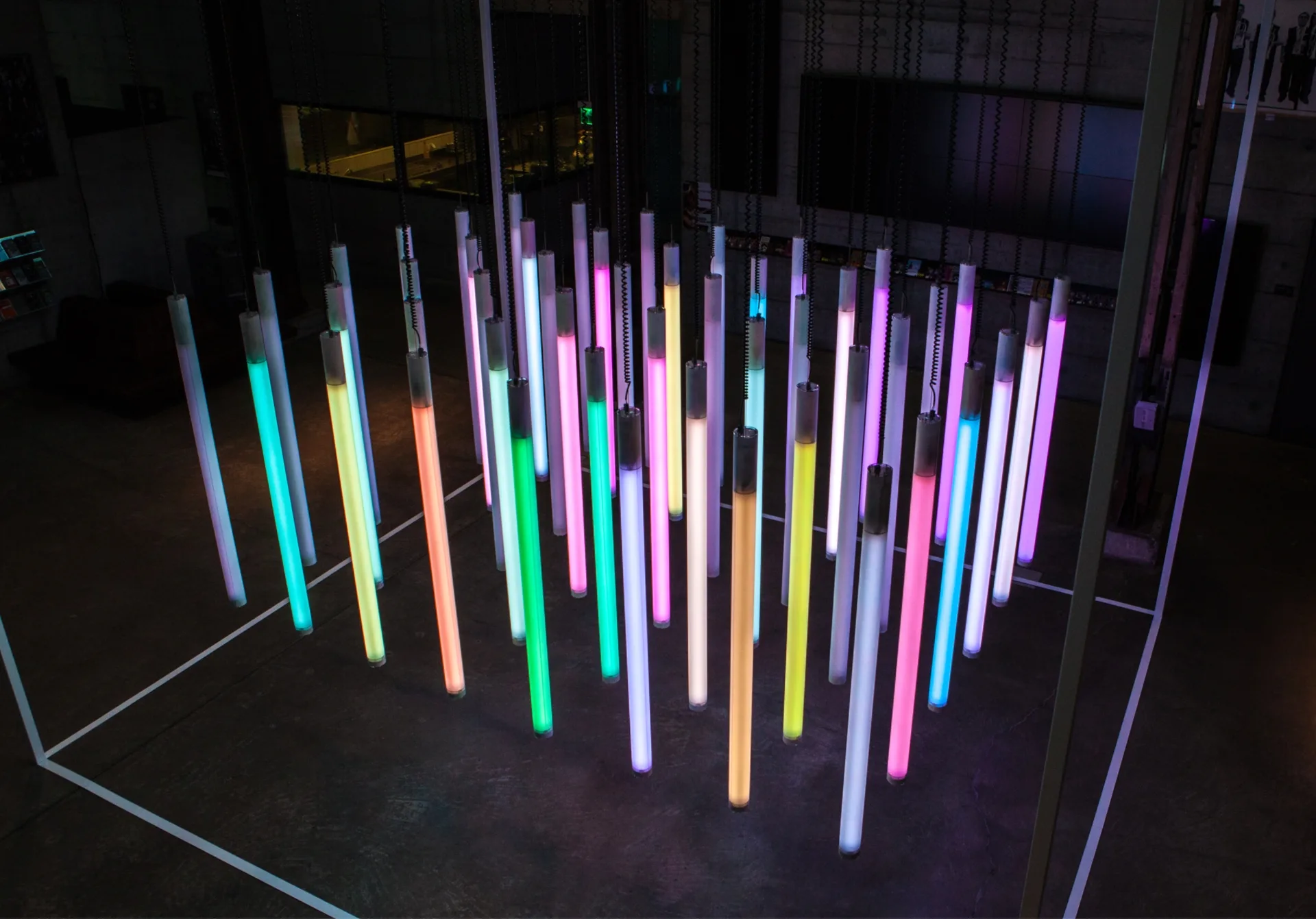 Ansicht der farbigen Lichtinstalltion von schräg oben